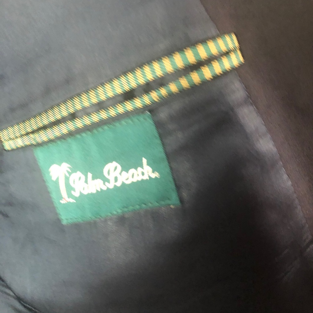 Suit barely worn excellent condition